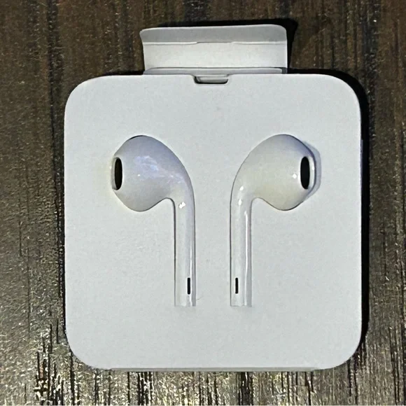 Apple Wired Earbuds - Picture 2 of 3